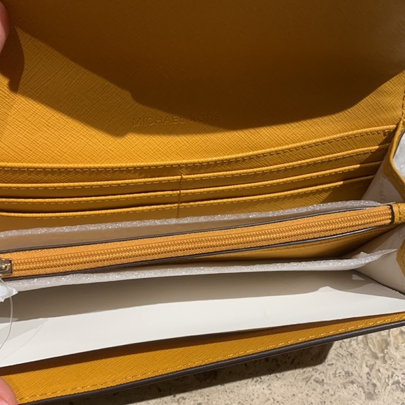 NWT Michael Kors Kingsley Marigold set - Picture 7 of 8